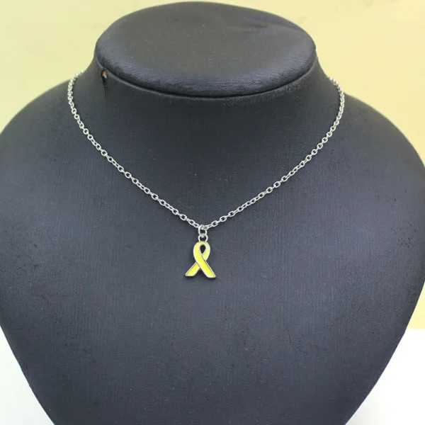 A Simple Pendant Necklace on a mannequin.